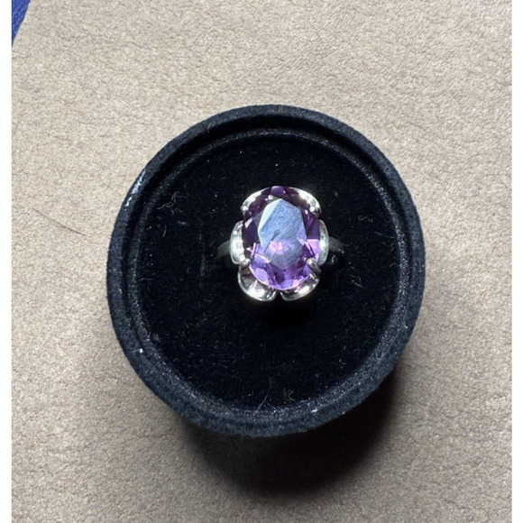 Vintage Sterling Silver Amethyst Ring UTC 925 Oval Petal Setting Size 7.75 - Picture 3 of 12